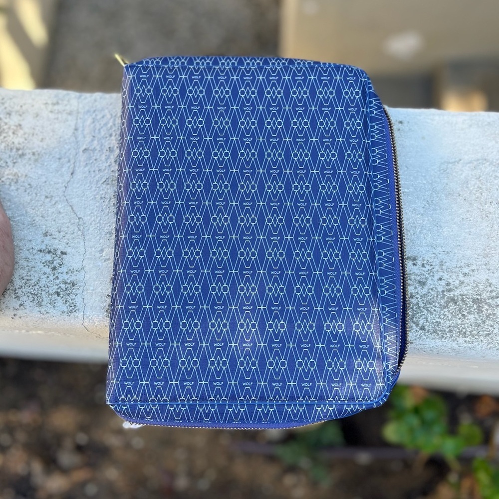 NWT Wolf "Signature Ipad Tech" zip case - One Size